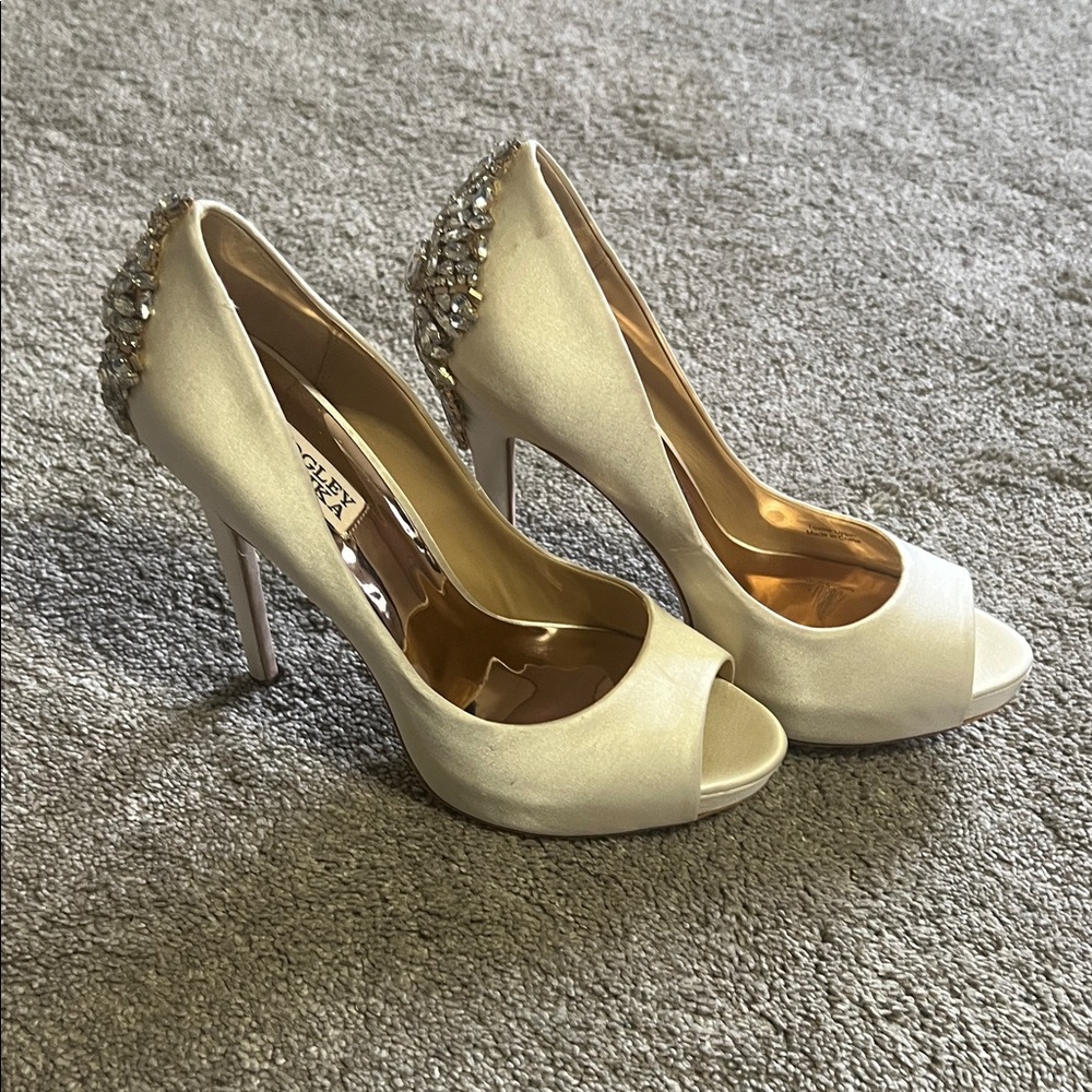 Badgley Mischka Ivory Satin Crystal Embellished Peep Toe Heels 8.5 Bridal